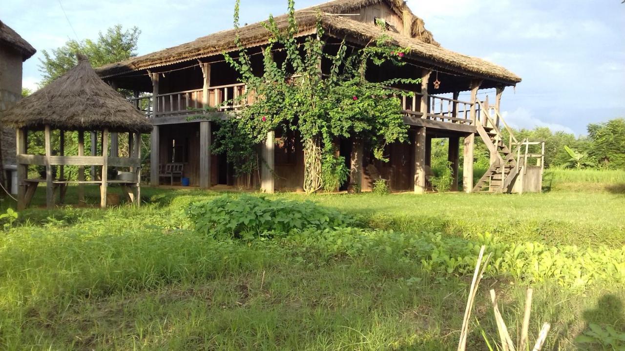 Shanta Ghar A Rustic Guesthouse Chitwan Exteriér fotografie
